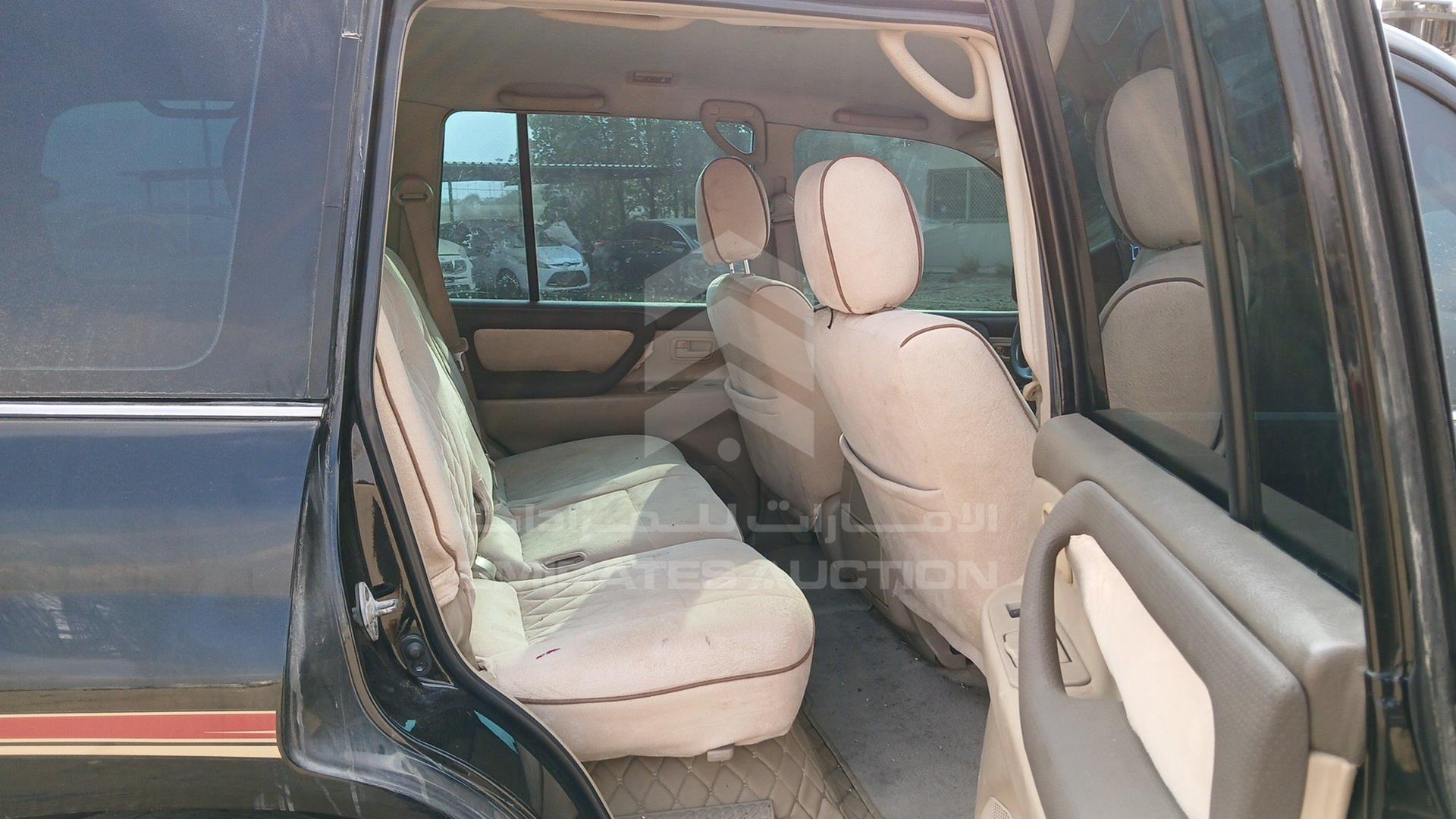 2005 TOYOTA LAND CRUISER VIN: JTEHJ09J755122002