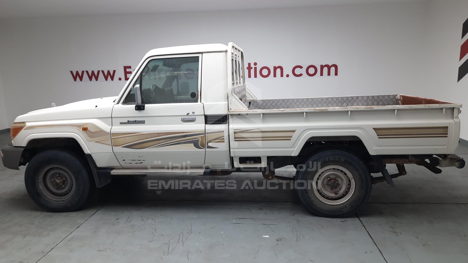 2012 TOYOTA LAND CRUISER VIN: JTFLU73J1C4530111
