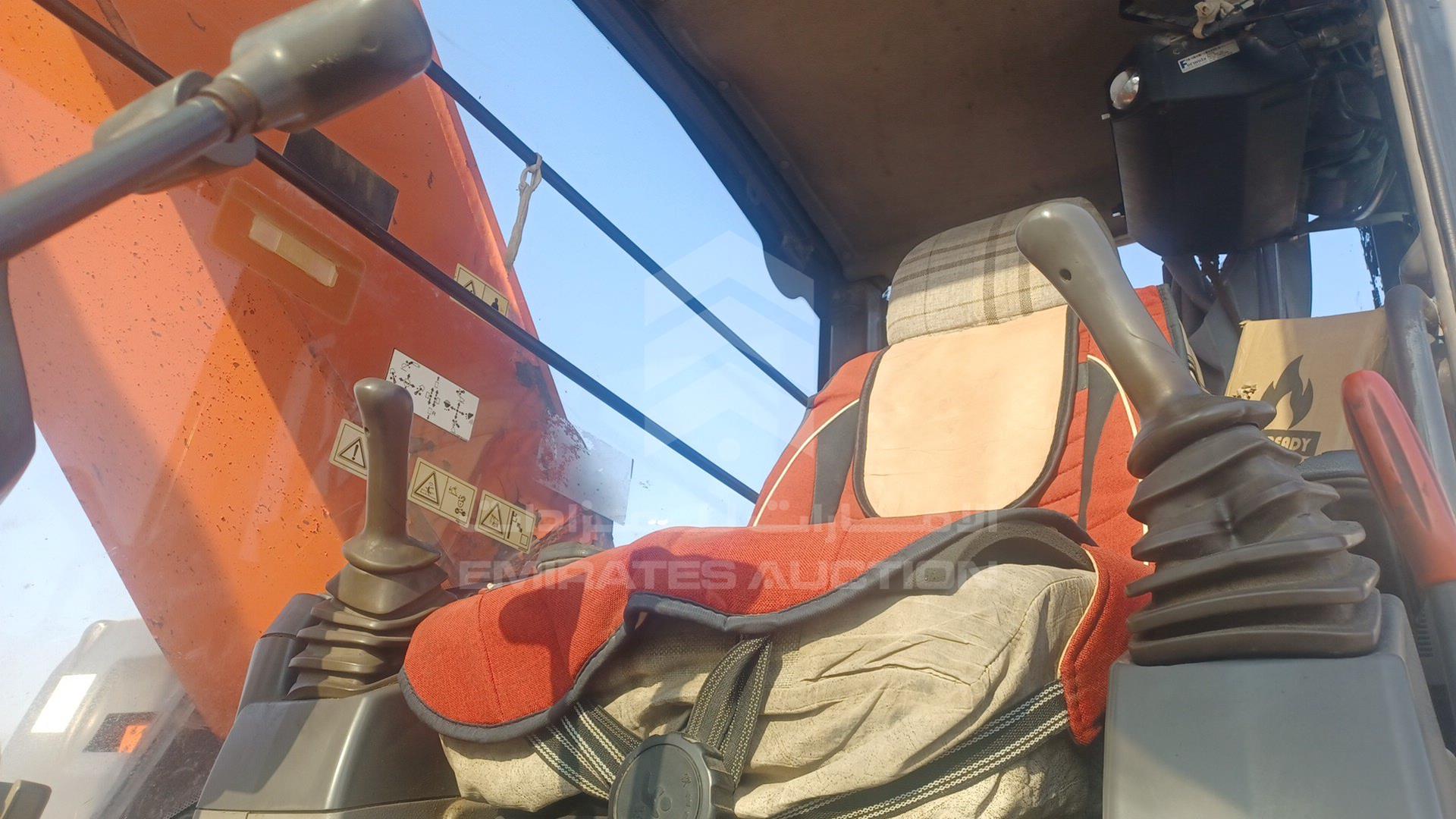 2016 HITACHI EXCAVATOR VIN: HHEAXA00J00100363