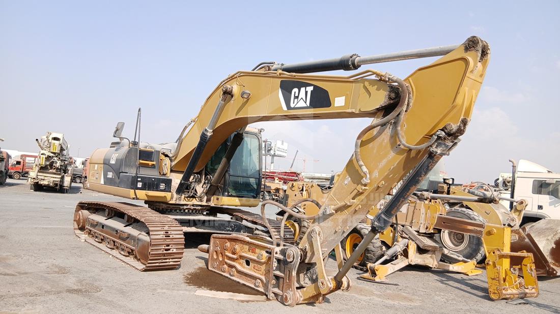 2016 Caterpillar 330D — Front Right Angle — Photo 10