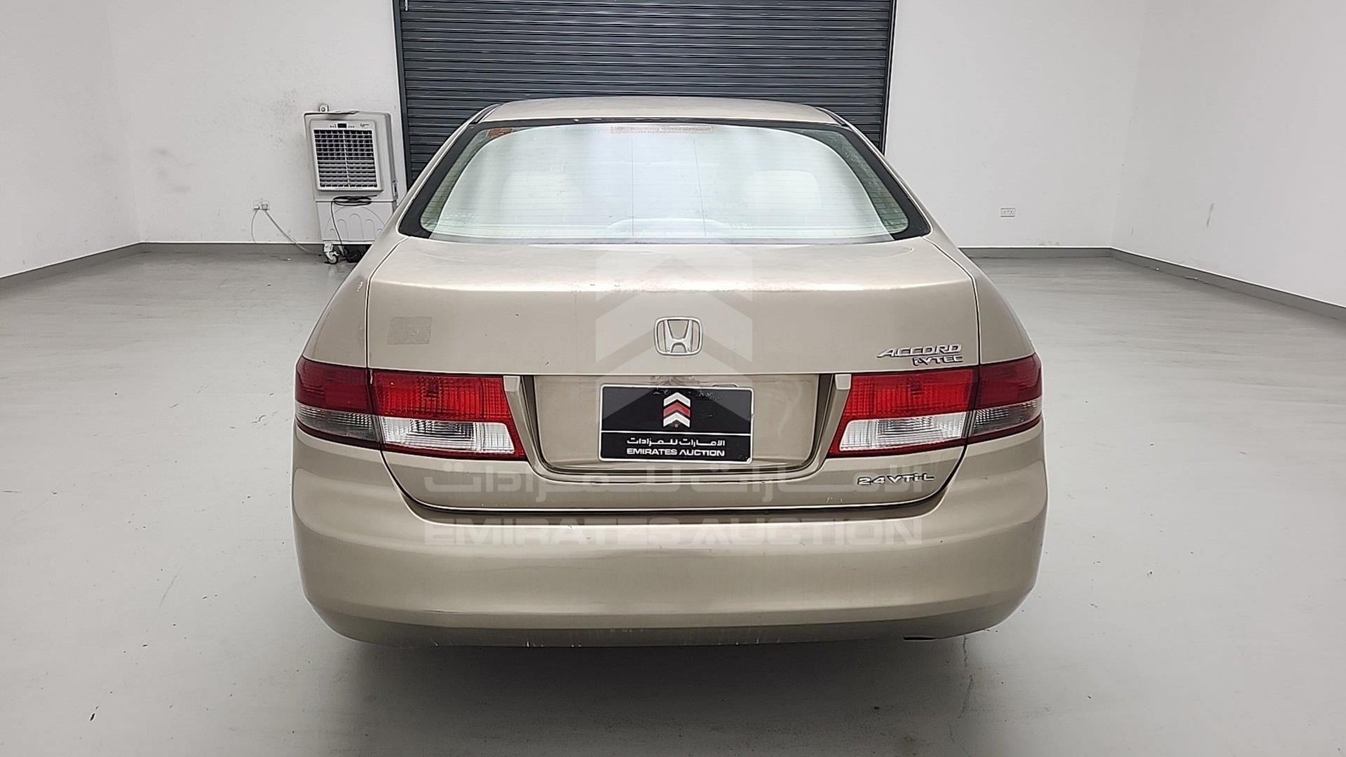 2005 HONDA ACCORD VIN: JHMCM56505C404356