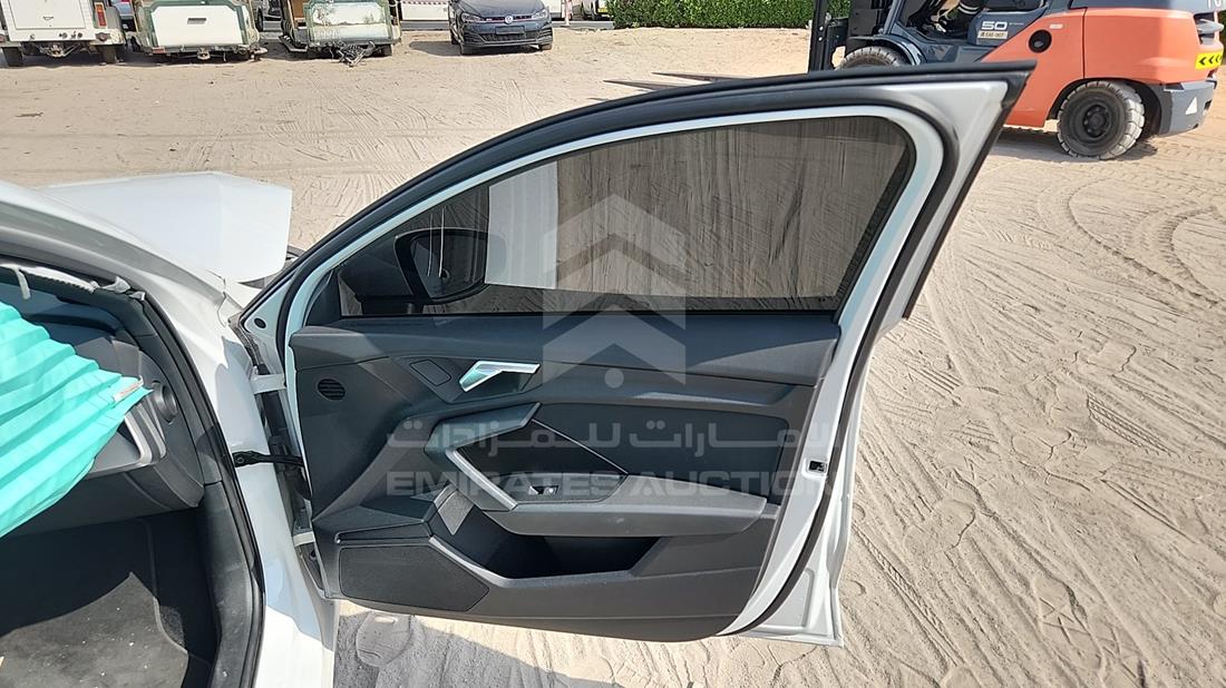 اودي ايه 3 2024 — الباب الأمامي الأيمن — صورة 26
