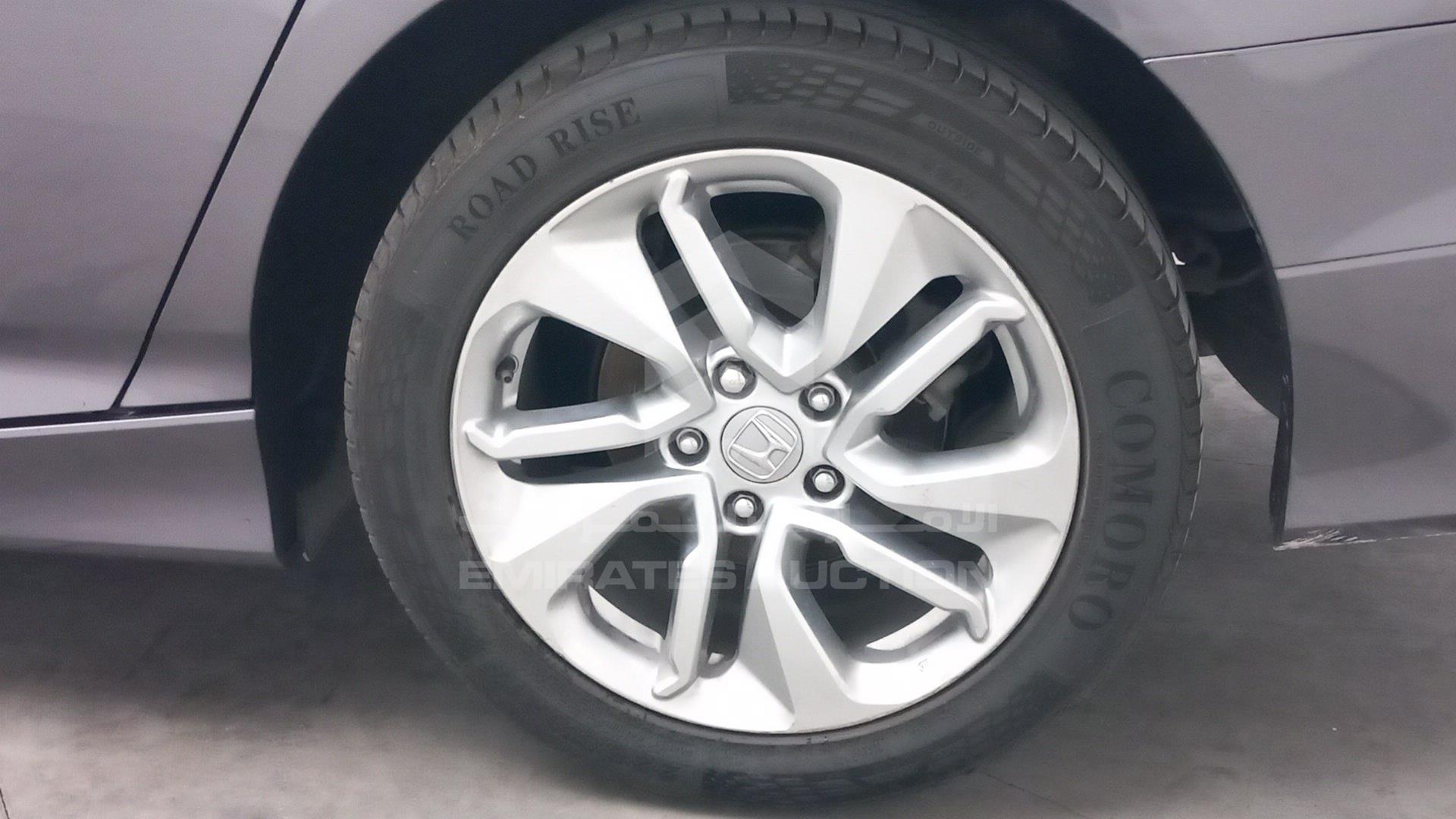 2019 HONDA ACCORD VIN: 1HGCV1F10KA077048