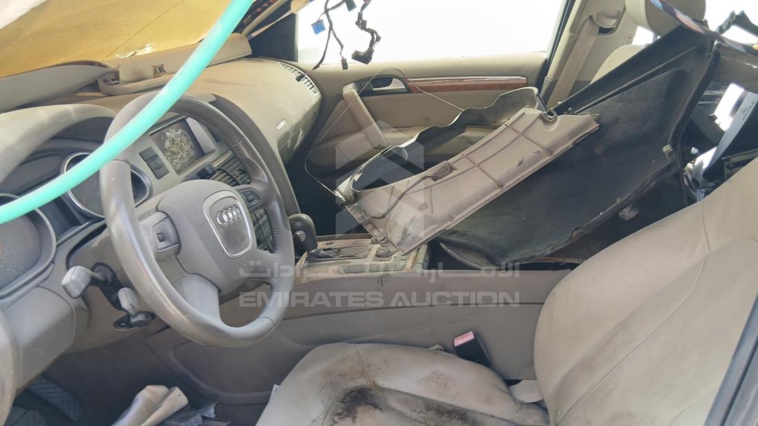 2007 Audi Q7 — Front Left Driver Seat View — Photo 12