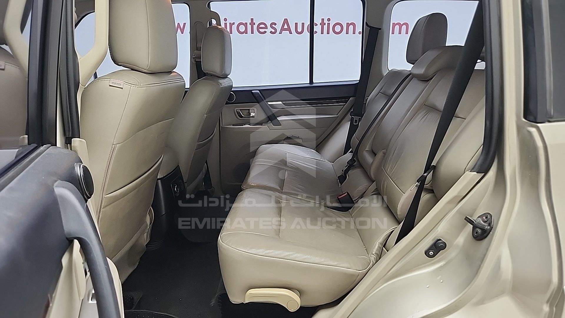 2011 MITSUBISHI PAJERO VIN: JMYLRV95WBJ706502
