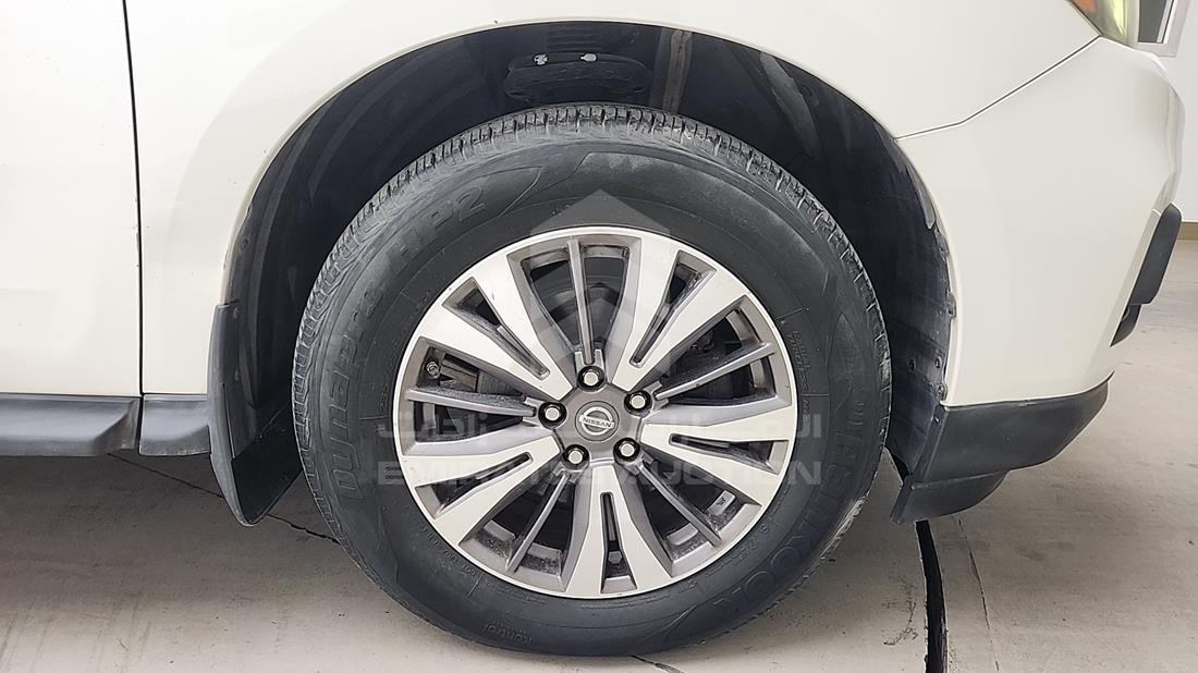 2017 Nissan Pathfinder — Front Right Tyre — Photo 31