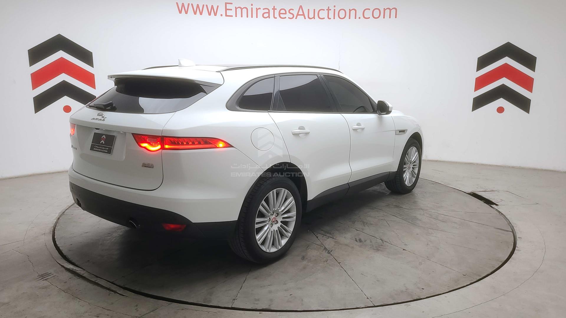 2018 JAGUAR F-PACE VIN: SADCJ2FX3JA280958