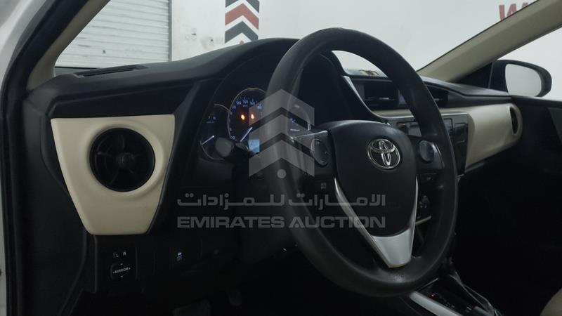 RKLBB9HE3J5206184 Auction: EmiratesAuction Lot: 435375 RKLBB9HE3J5206184 Toyota Corolla 2018 WHITE Photo 9