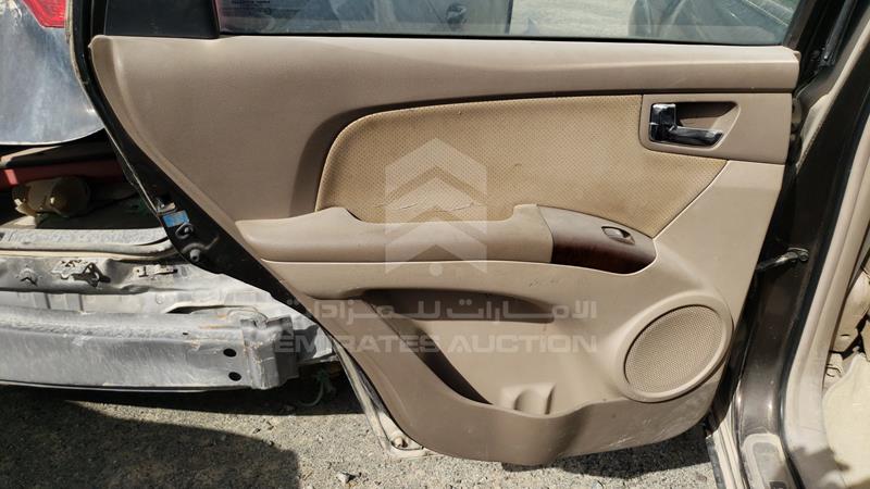 VIN: KNAJE553X67297006 Auction: EmiratesAuction Lot: 405242 VIN: KNAJE553X67297006 Kia Sportage 2006 -- Photo 19