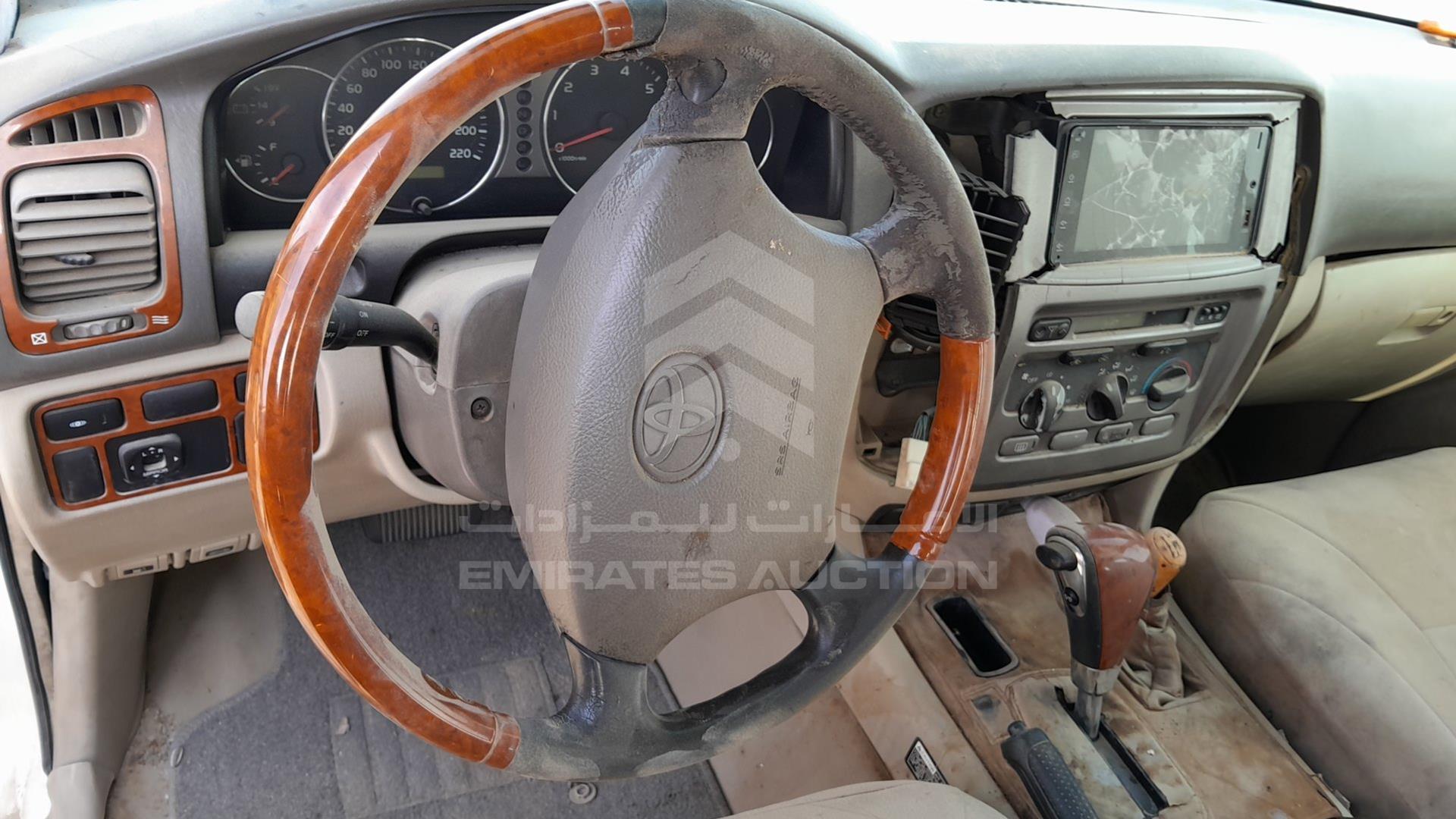 2006 TOYOTA LAND CRUISER VIN: JTEHJ09JX65132086