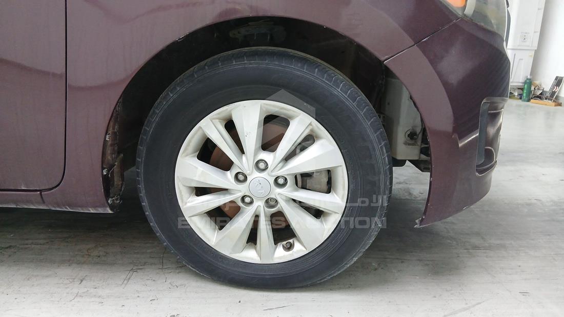 2015 Kia Sedona — Front Right Tyre — Photo 48