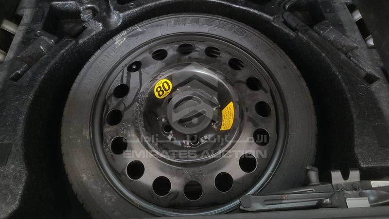 2GKAL8EKXF6303229 Auction: EmiratesAuction Lot: 412016 2GKAL8EKXF6303229 GMC Terrain 2015 SILVER Photo 32