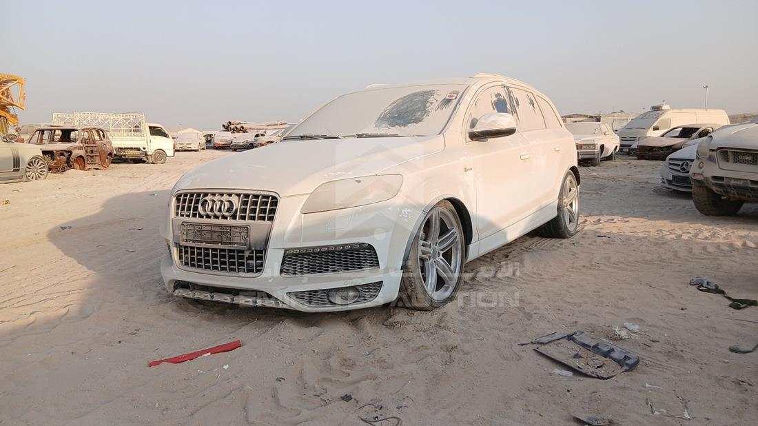 2013 Audi Q7 — Front Left Angle — Photo 4