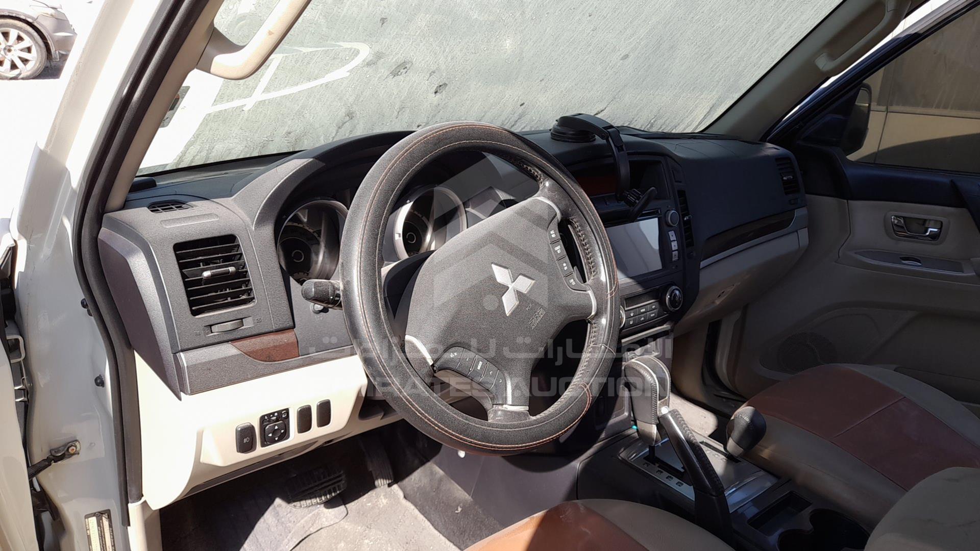 2011 MITSUBISHI PAJERO VIN: JMYLRV95WBJ703096