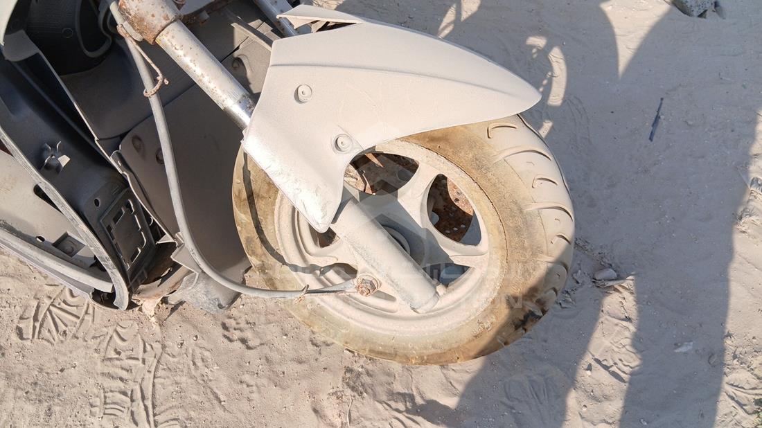 2014 Suzuki AN125HK — Front Right Tyre — Photo 17