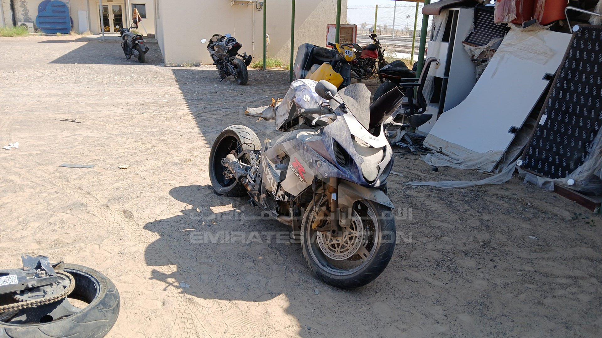 0 SUZUKI GSXR 750 VIN: JS1GR7JA352100040