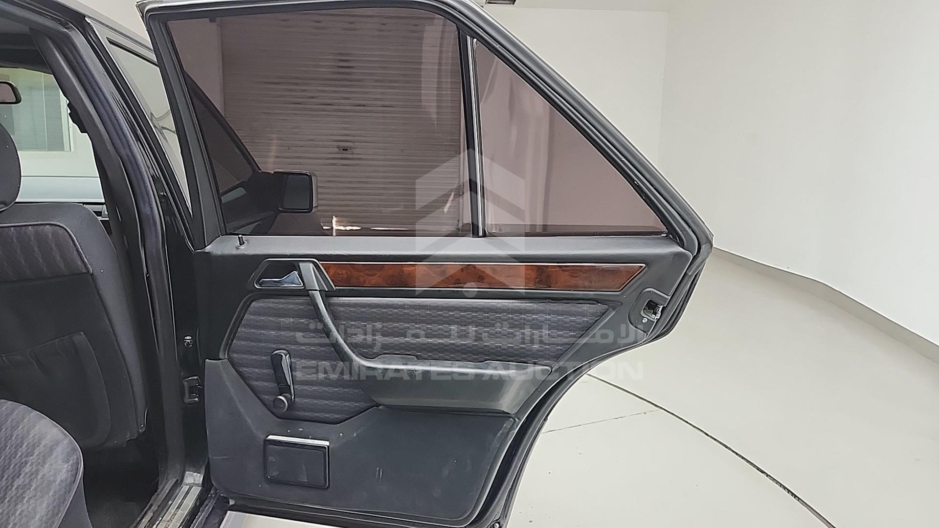 1992 MERCEDES E 300 VIN: WDB1240301B701480
