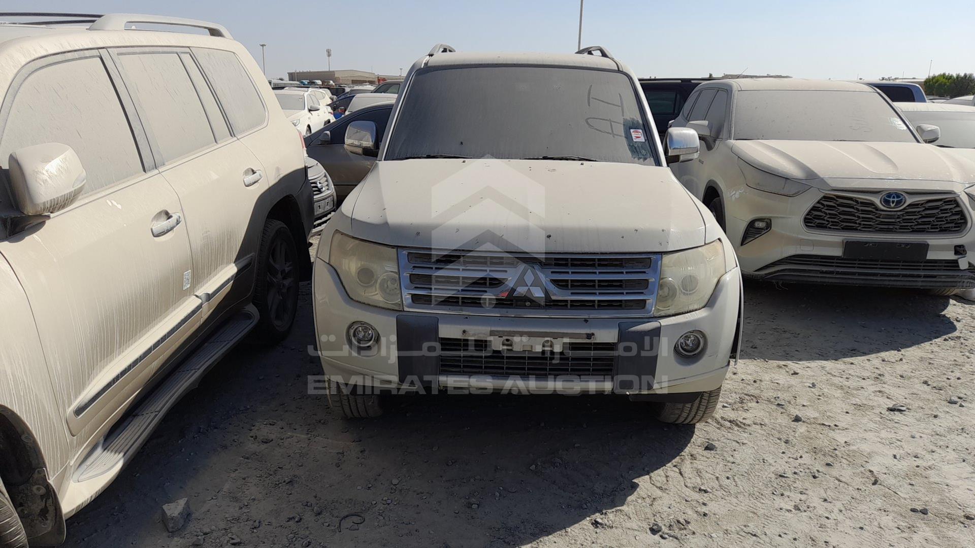 2011 MITSUBISHI PAJERO VIN: JMYLRV95WBJ703096