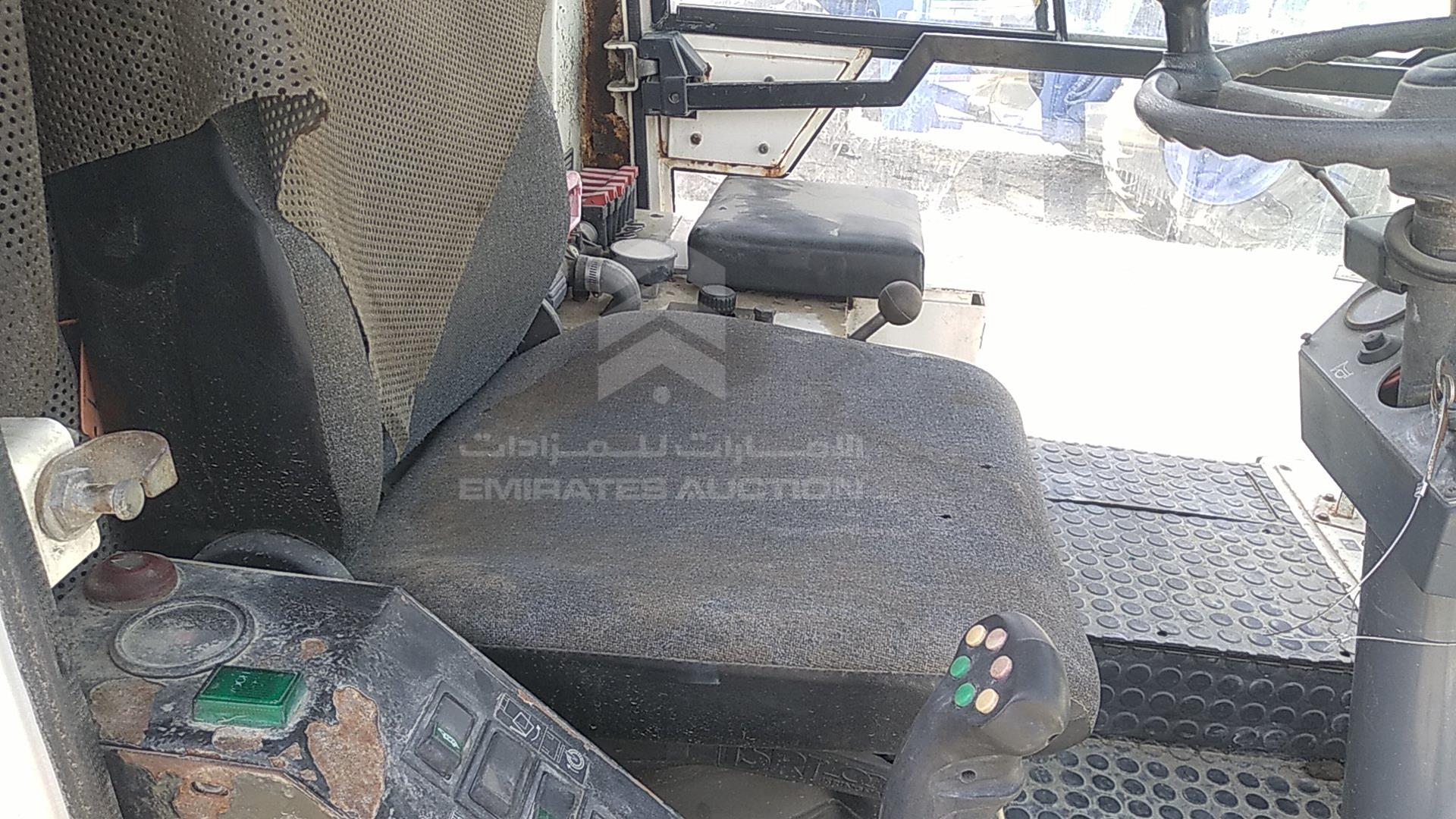 2000 ROAD CLEANING MACHINE --- VIN: 37592003961