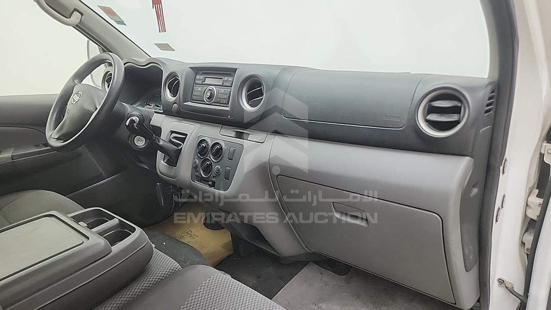 نيسان أورفان 2020 — زاوية واجهة الراكب الأمامي الأيمن — صورة 17