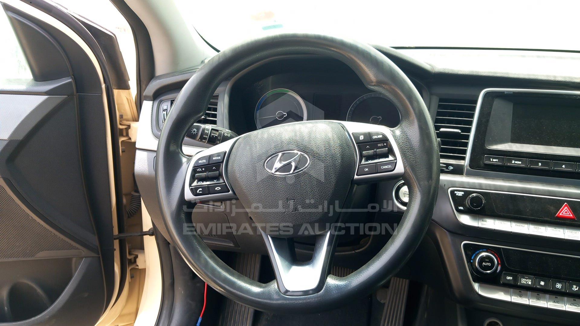 2019 HYUNDAI SONATA VIN: KMHE24131KA093040