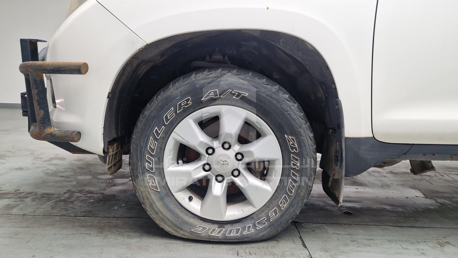 2012 TOYOTA PRADO VIN: JTEBD9FJ50K011805