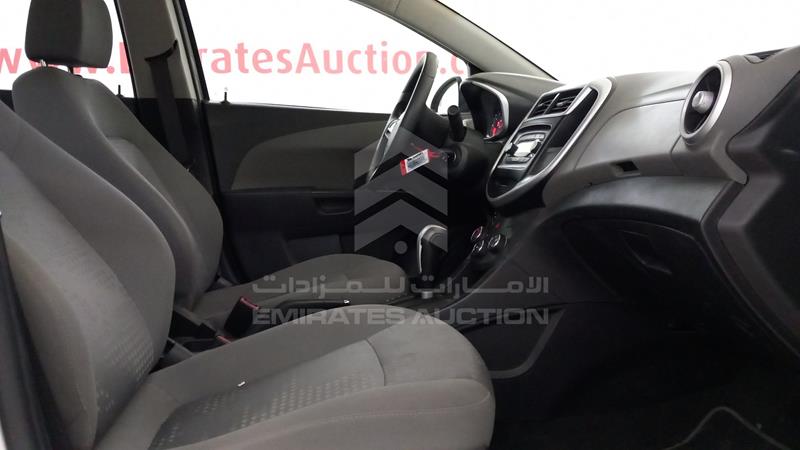 KL1JD5CE5JB010047 Auction: EmiratesAuction Lot: 408504 KL1JD5CE5JB010047 Chevrolet Aveo 2018 SILVER Photo 25