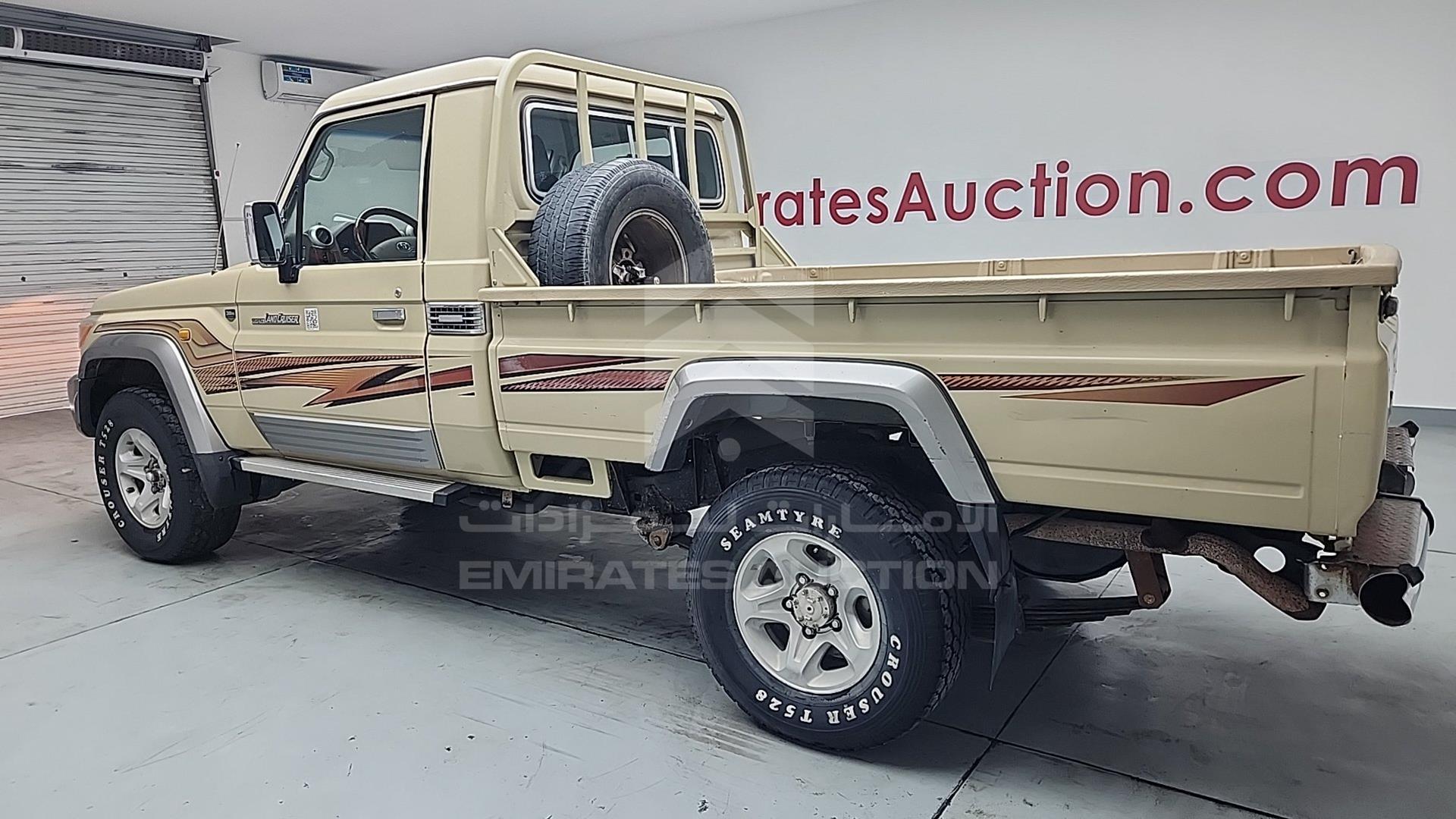 2015 TOYOTA LAND CRUISER VIN: JTFLU73J0F7004670