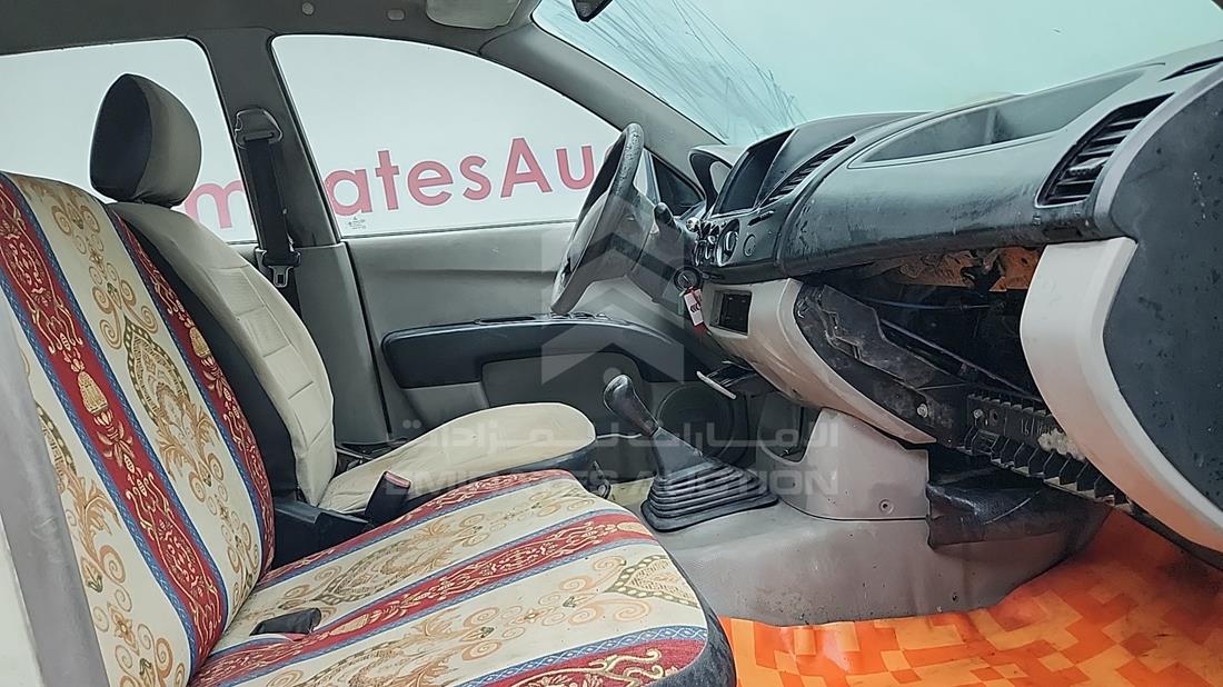 2008 Mitsubishi L 200 — Front Right Passenger Seat View — Photo 27