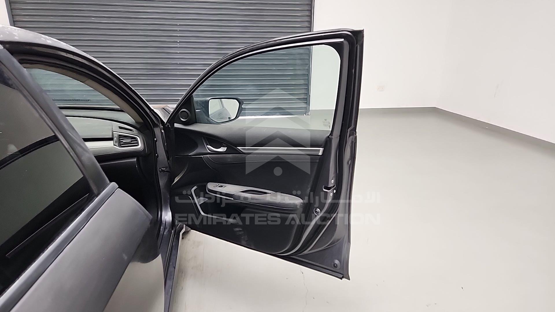 2018 HONDA CIVIC VIN: 2HGFC2F70JH592807
