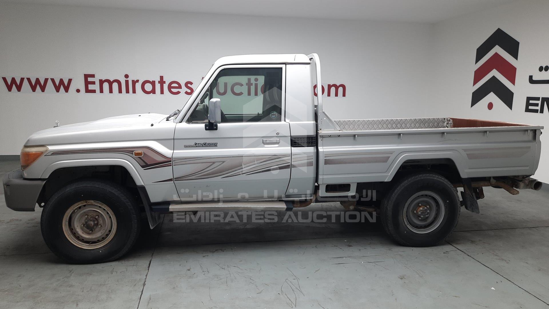 2012 TOYOTA LAND CRUISER VIN: JTFLU73J6C4521887