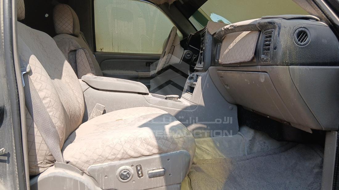 2005 GMC Yukon — Front Right Passenger Seat View — Photo 22