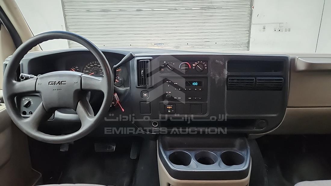 2006 GMC 2500 — Entertainment Systems & Camera Monitor & Navigation — Photo 16