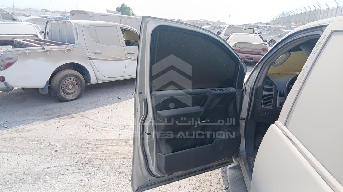 نيسان أرمادا 2006 — الباب الأمامي الأيسر — صورة 9