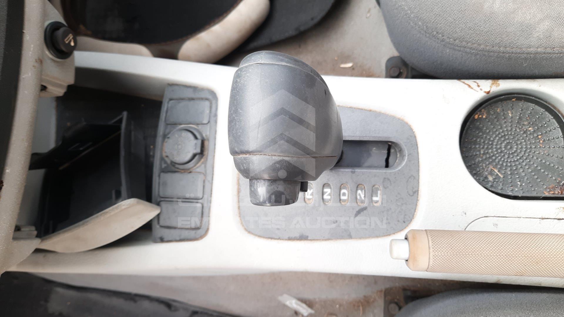2005 KIA CERATO VIN: KNAFE242155117242