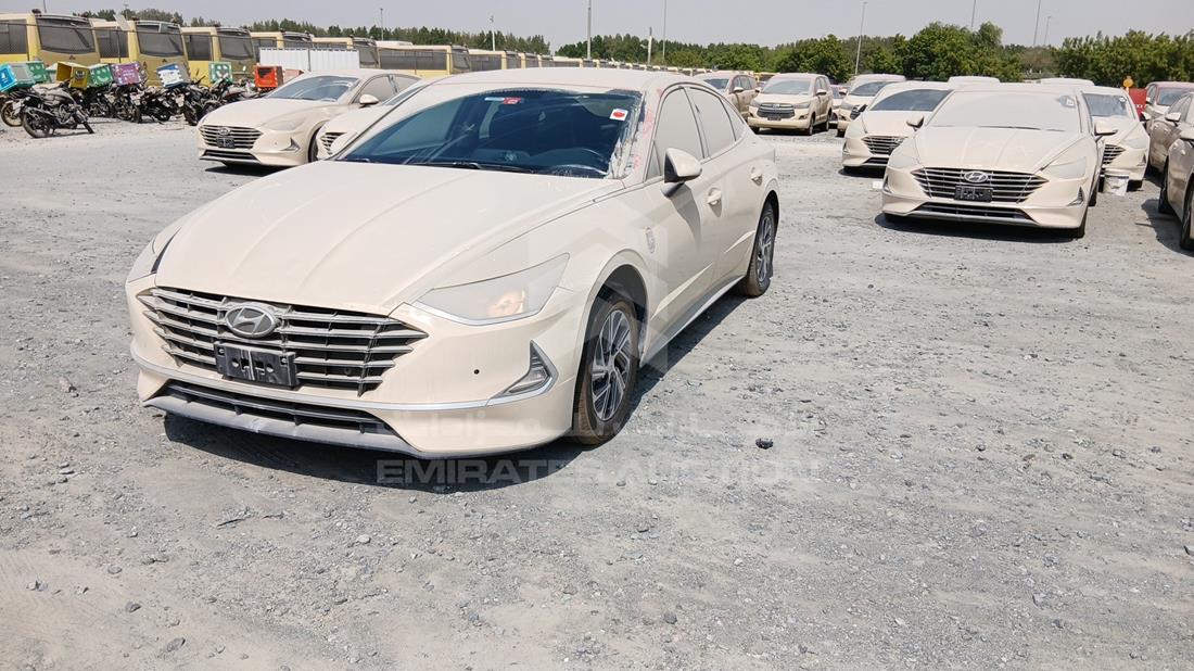 2021 Hyundai Sonata Hybrid — Front Left Angle — Photo 6