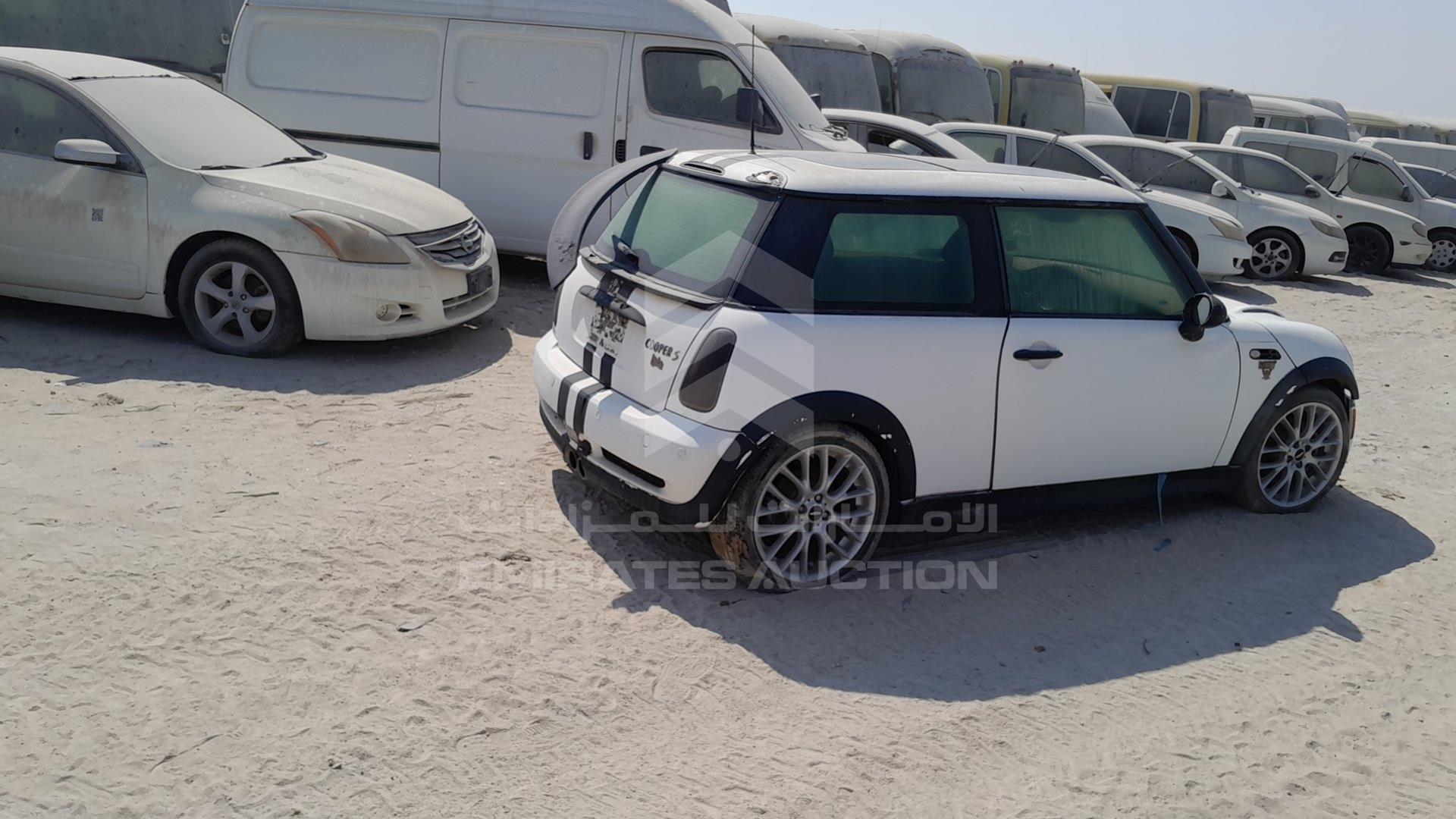 2005 MINI COOPER VIN: WMWRE31005TD29943