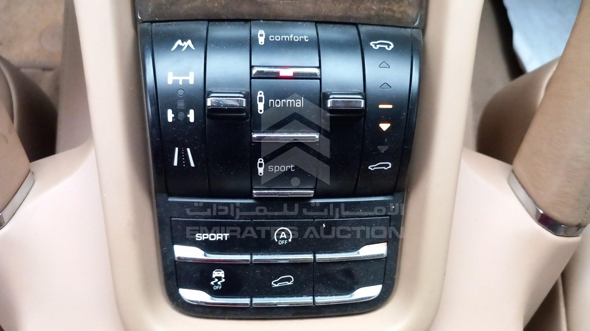 2013 PORSCHE CAYENNE VIN: WP1ZZZ92ZDLA70062