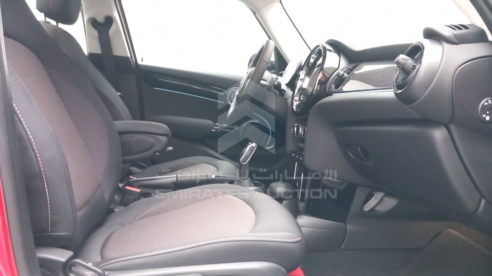 2024 MINI COOPER VIN: WMW31DK06R2V86104
