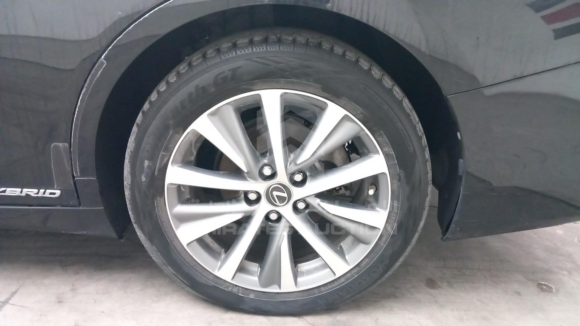 2019 LEXUS ES 300H VIN: JTHB21B17K2047840