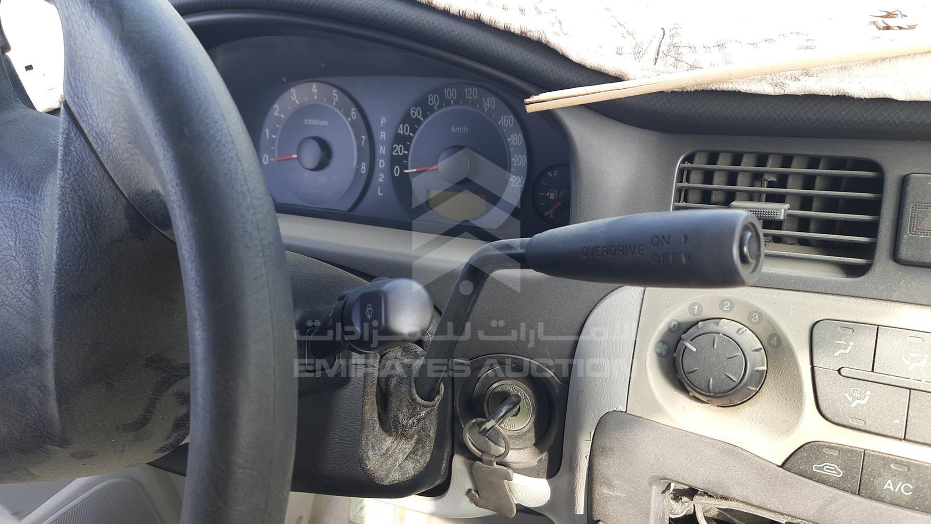 2005 HYUNDAI TRAJET VIN: KMHMG81C45U250356