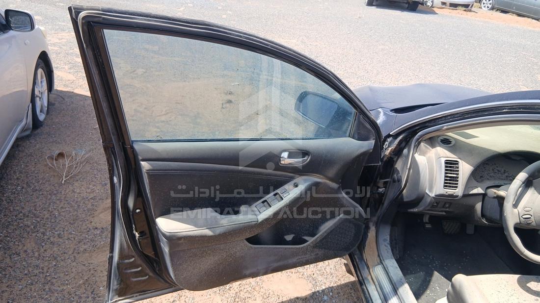 نيسان التيما 2010 — الباب الأمامي الأيسر — صورة 9