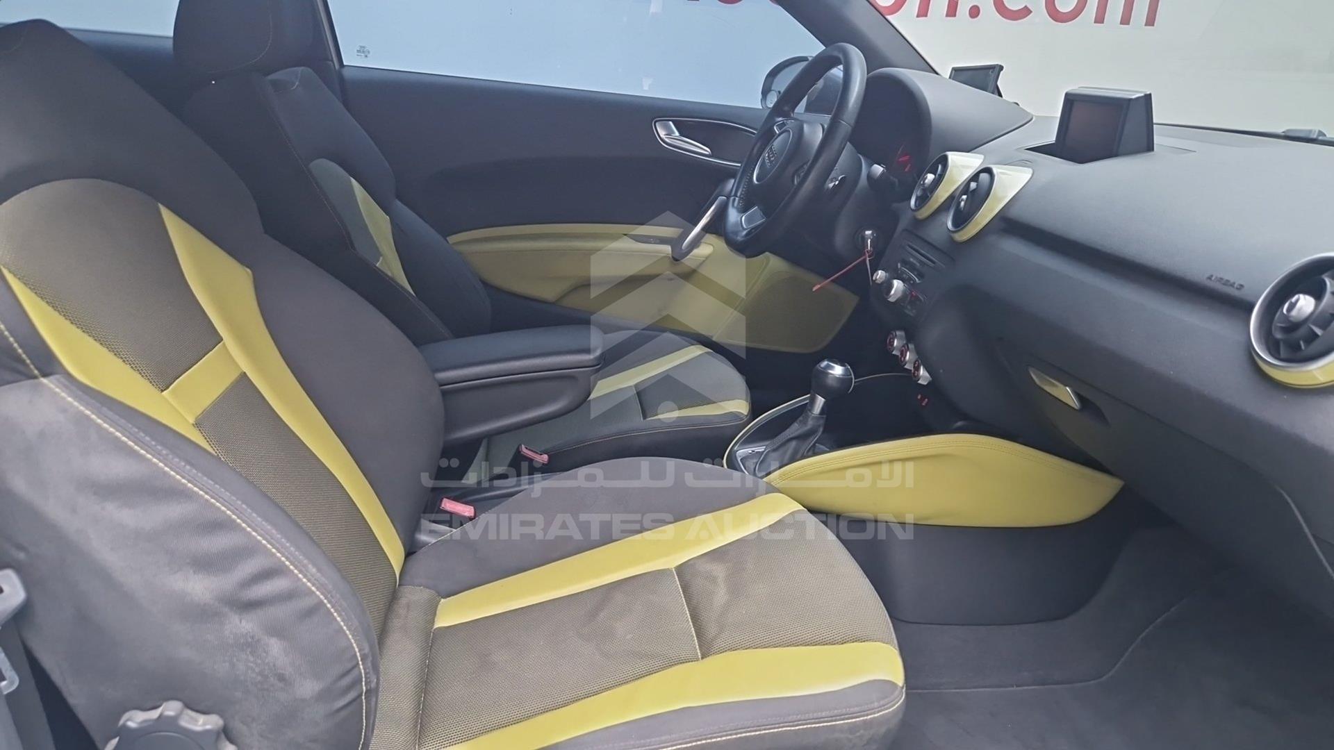 2011 AUDI A1 VIN: WAUAYA8X1BB069417