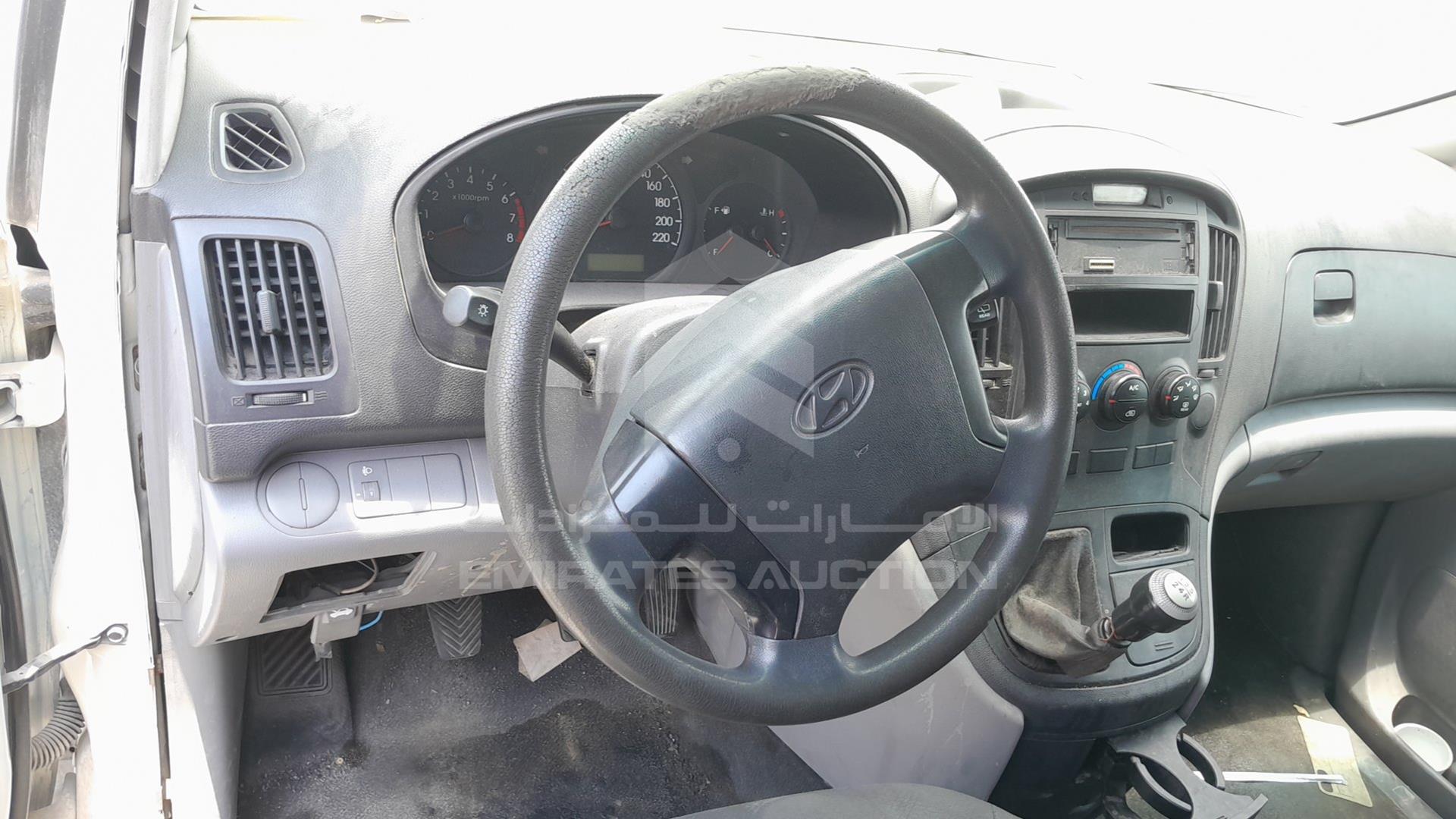 2010 HYUNDAI H1 VIN: KMHWG81R4AU226372