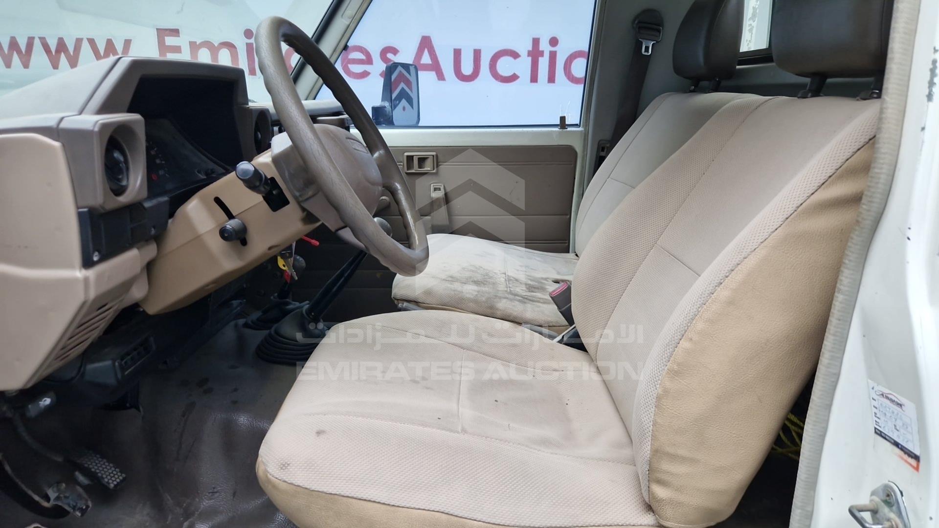2004 TOYOTA LAND CRUISER VIN: JTFLJ71J348007713