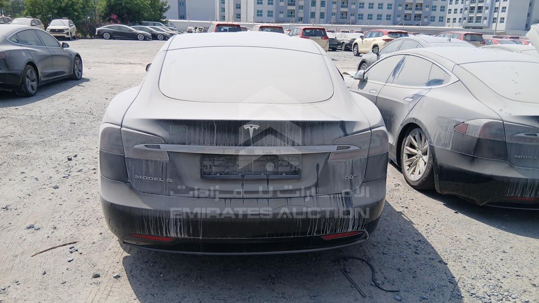 تيسلا موديل اس 2018 — الزاوية الخلفية — صورة 8