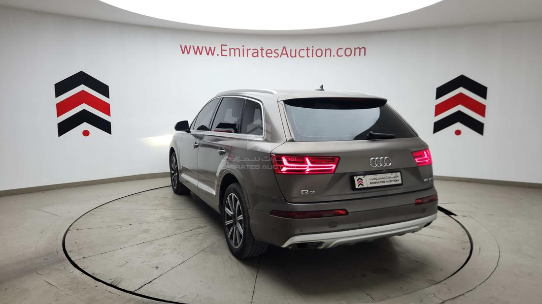 2016 Audi Q7 — Rear Left Angle — Photo 9
