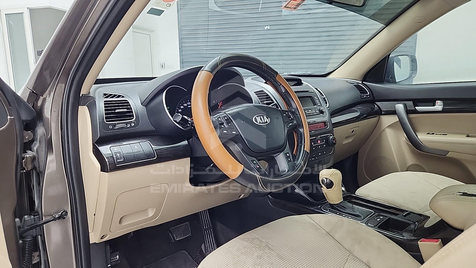 2015 KIA SORENTO VIN: KNAKU8119F5512075