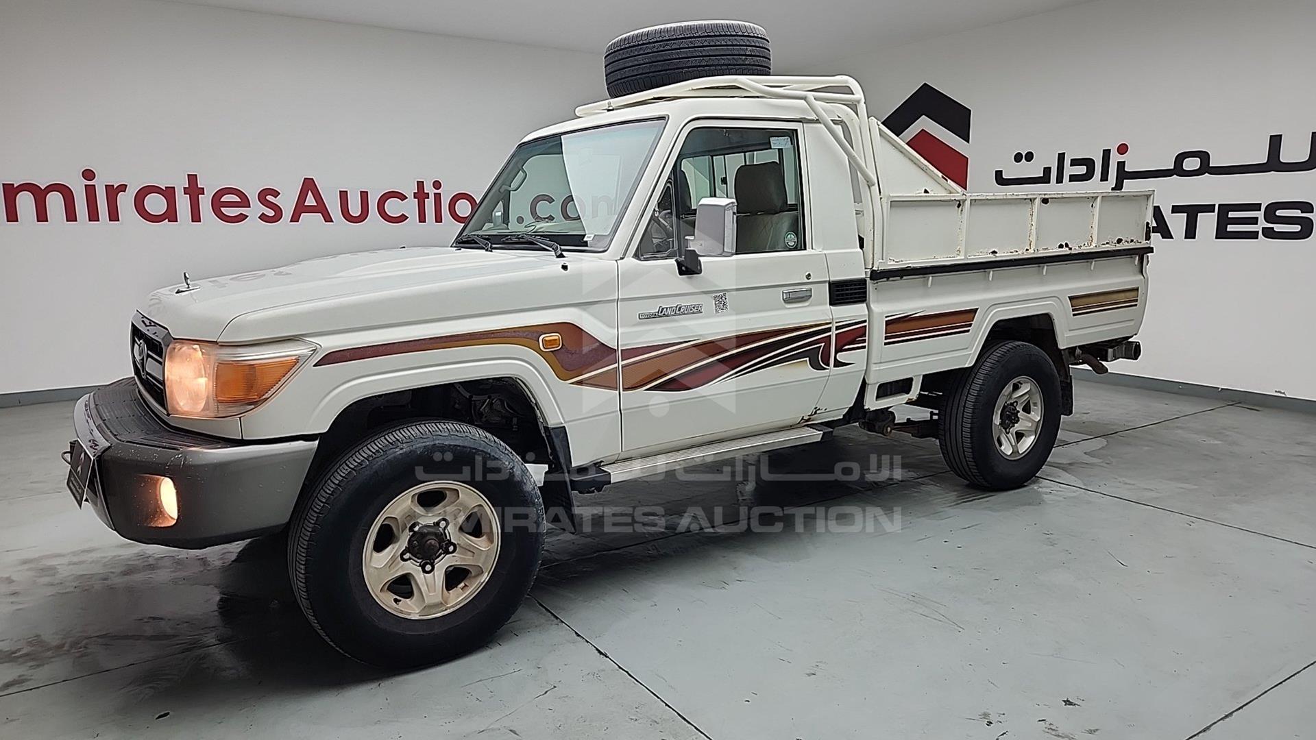 2012 TOYOTA LAND CRUISER VIN: JTFLU73J2C4522860
