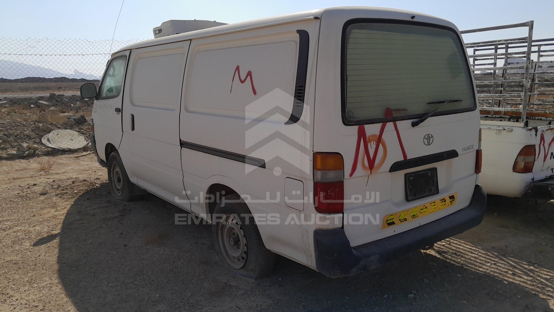 2004 TOYOTA HIACE VIN: JT4ZR119745004202